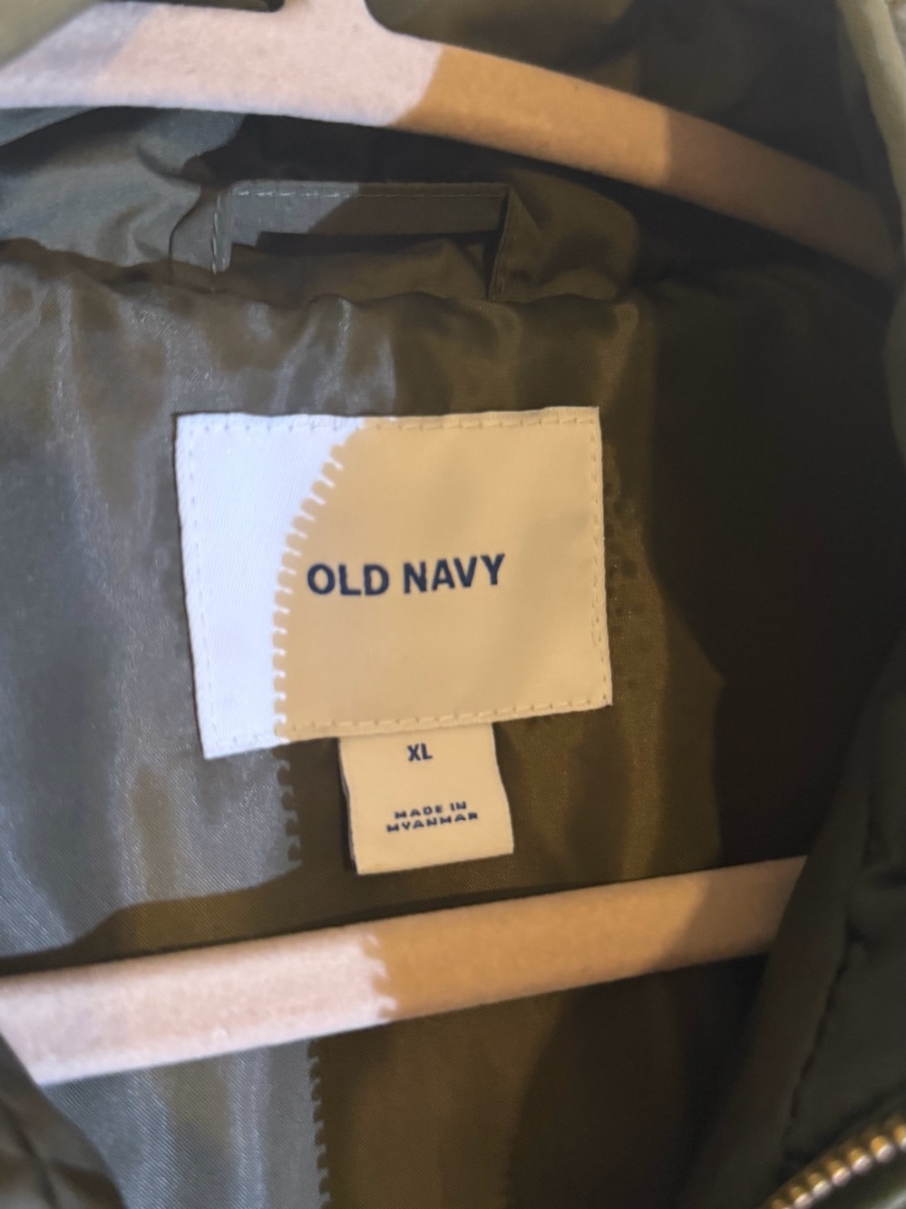 Old Navy Black Quilted Vest with Zip - Picture 2 of 4